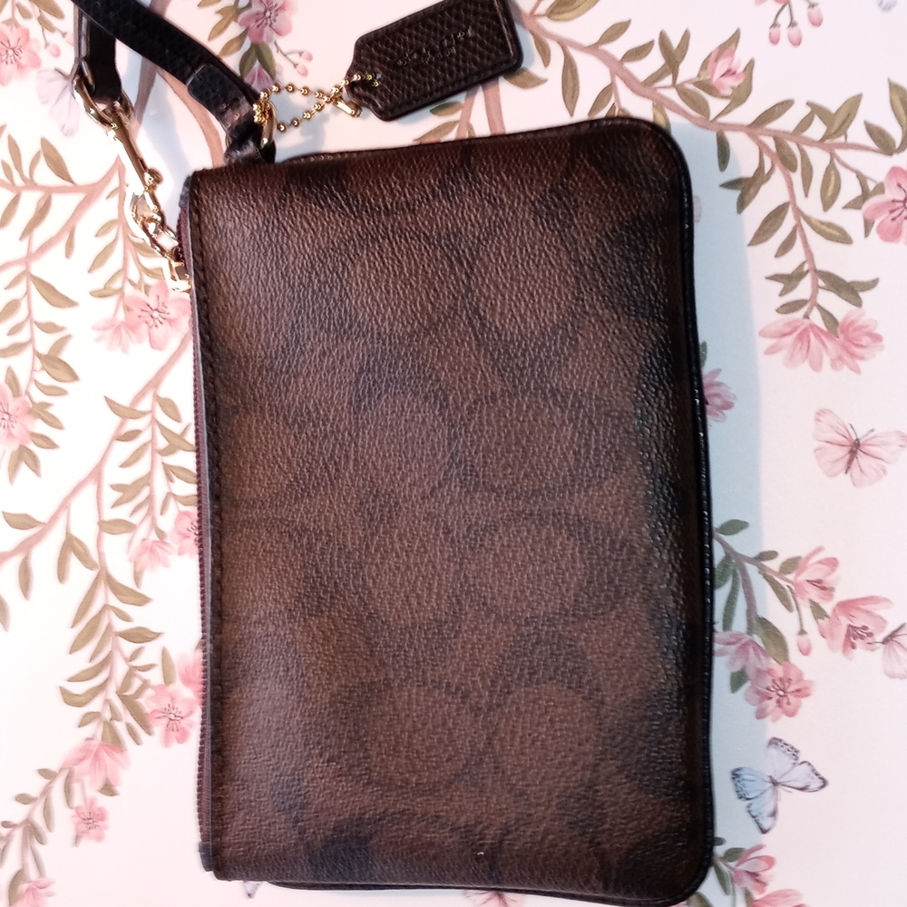 Coach wristlet - Picture 2 of 4